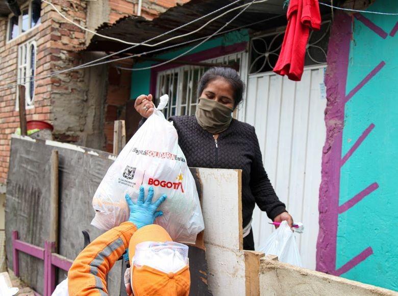 Miles de familias vulnerables y afectadas por la pandemia recibieron en mayo de 2020 las ayudas de Bogotá Solidaria en Casa.