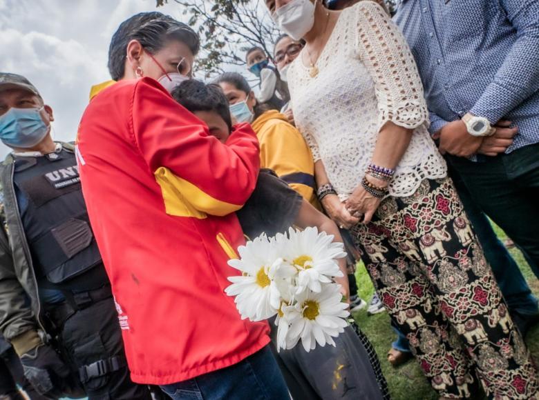 “No vamos a permitir que ningún violento nos quite la tranquilidad. Rechazamos todas las formas de violencia, las condenamos": Claudia López, alcaldesa mayor de Bogotá.