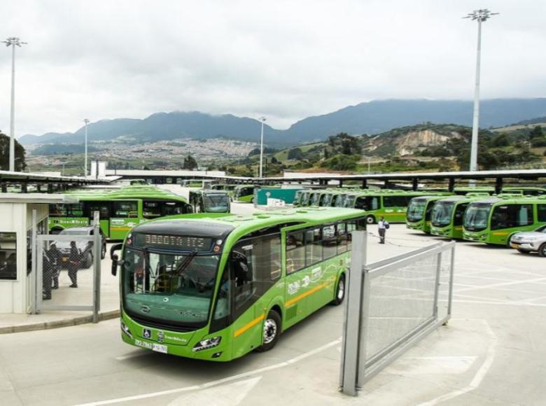 En el evento también se entregaron 229 buses cero emisiones que beneficiarán a 42.379 usuarios, principalmente de Usme, Tunjuelito, Rafael Uribe Uribe, San Cristóbal, Kennedy y Barrios Unidos.