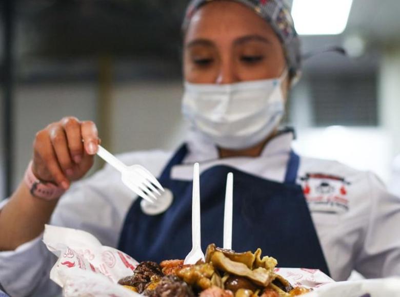 Para esta edición, cada restaurante innovará en la preparación de la longaniza y la morcilla utilizando hierbas aromáticas distintas a las tradicionales, y las cocineras y cocineros cambiarán el aceite por tecnología de cocina a vapor.