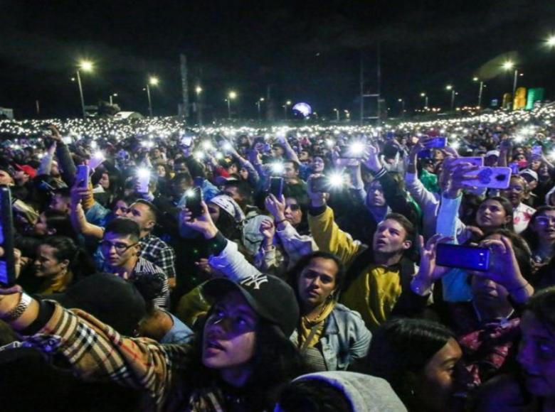 Las y los asistentes al Conciertazo de Verano disfrutaron, bailaron y cantaron con las agrupaciones invitadas. Fue una noche inolvidable. (Foto: Alcaldía de Bogotá)