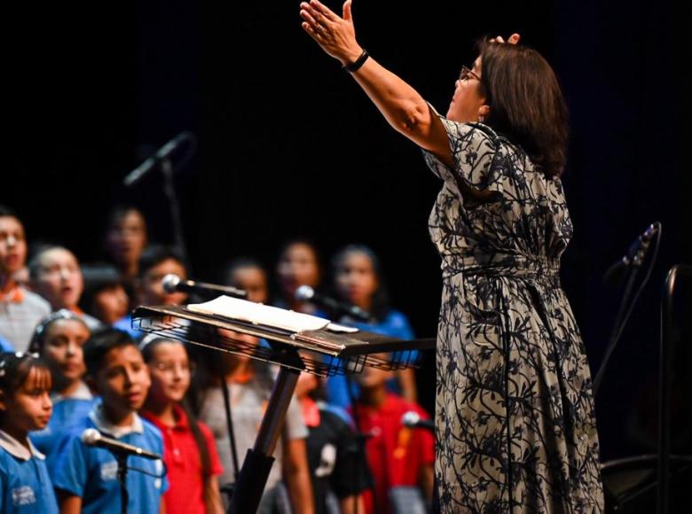 María Teresa Guillén fue la encargada de realizar la dirección artística del repertorio que hace homenaje a Colombia y a algunos de sus compositores como Marta Gómez, Adriana Lucía, Jorge Alejandro Salazar, Juan Antonio Cuellar y Antonio Medellín.