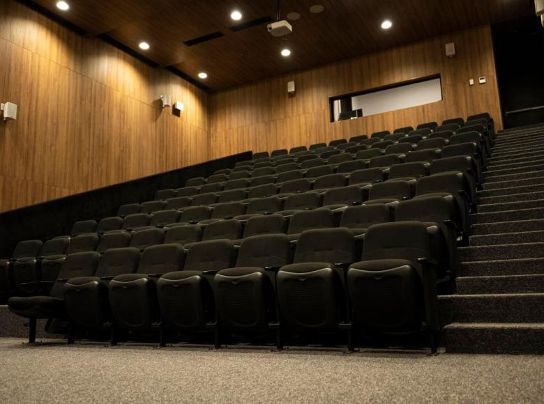 Esta nueva casa del cine con capacidad para 95 espectadores y busca acercar la oferta cultural de la Cinemateca de Bogotá a las localidades de la ciudad. 