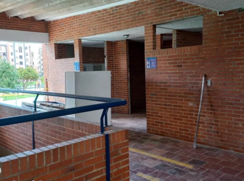 Antes: Las zonas internas del colegio necesitaban mejoras como pintura, instalación de ventanas y puertas. 