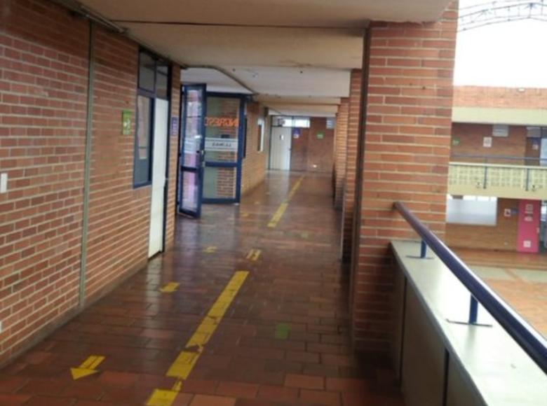 Antes: En la institución educativa se tenían ventanas pequeñas que disminuían ventilación e iluminación en las aulas de clases. 