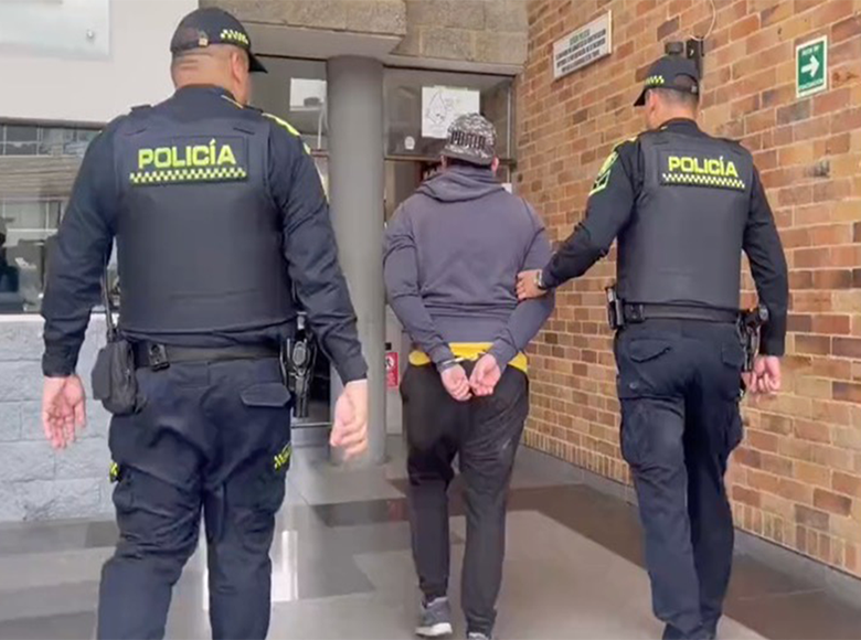 Asimismo, la Policía capturó a un hombre que intentaba hurtar en un banco de la localidad Engativá. 