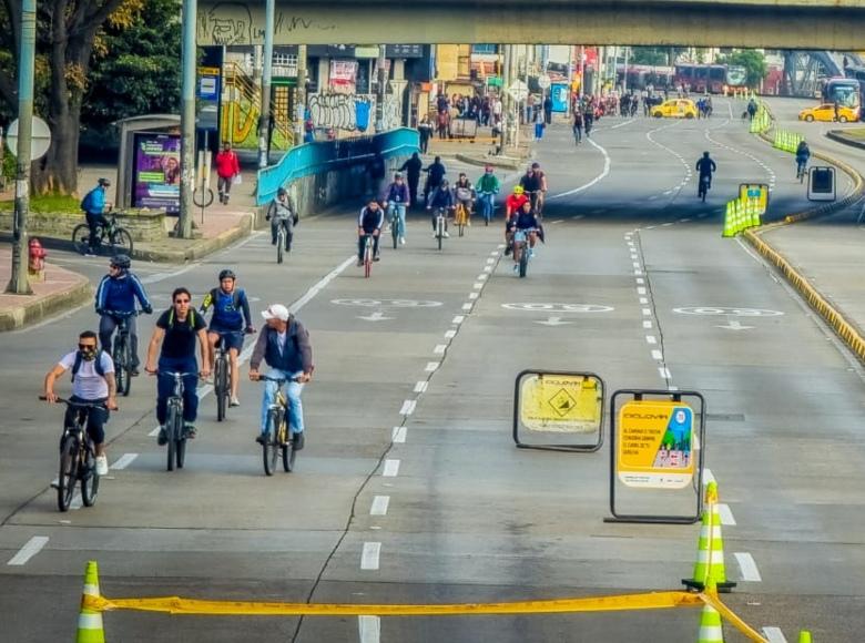 Jornadas como las del Día sin carro y sin moto y las ciclovías nocturnas, han contribuido a que se generen más espacios para modos de transporte limpio en la ciudad, como se observa en esta imagen de la pasada jornada del 21 de septiembre. 