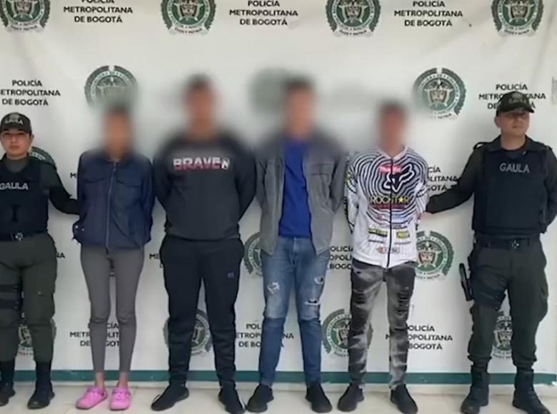 La Policía capturó a 'Los del portal' y aprehendió a un menor de edad, que era instrumentalizado para extorsionar a ‘bicitaxistas’, exigiéndole el pago de dinero diario para permitirles trabajar.