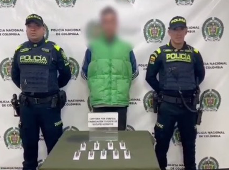 La Policía capturó a un hombre que pretendía vender 9 ampolletas de fentanilo en Bosa. El capturado trabajaba como operador de una bodega a la que llegaba toda clase de fármacos controlados. 