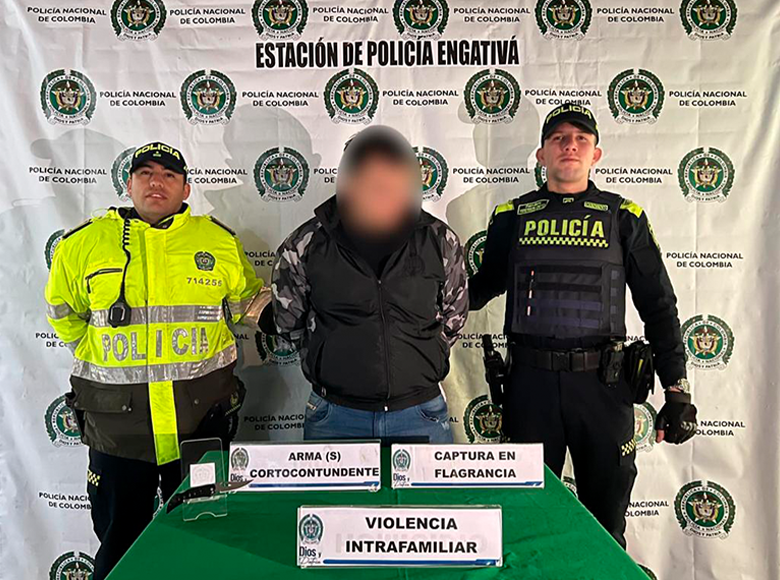 La Policía Metropolitana de Bogotá capturó a un hombre por intento de homicidio de su expareja al interior de una panadería ubicada en la localidad de Engativá. 