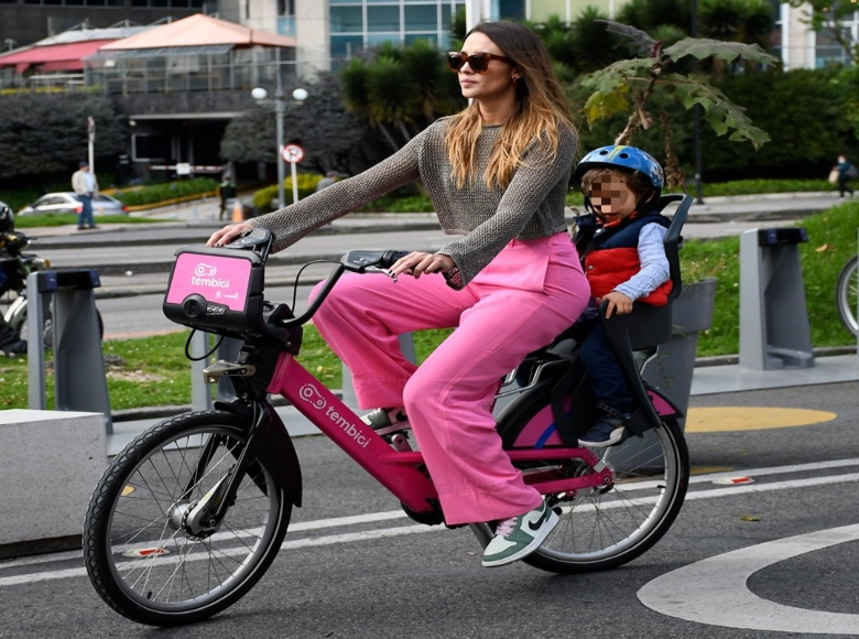 El Sistema de Bicicletas Compartidas también cuenta con vehículos con sillas especiales para transportar niños y niñas. 