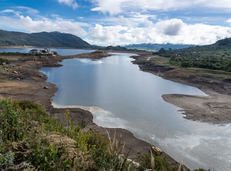 Según el último reporte de la Empresa de Acueducto y Alcantarillado de Bogotá, con corte al 24 de abril, el nivel de los embalses del Sistema Chingaza es de 16,19%. A continuación algunas imágenes de los embalses 👉🏻