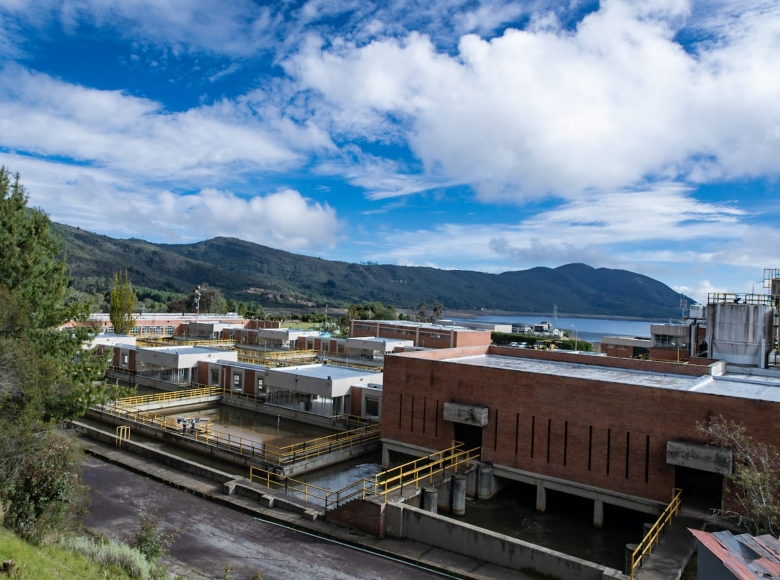 A pesar de las lluvias, la situación aún es crítica. Bogotá nos necesita unidos y debemos hacer un esfuerzo adicional para cumplir la meta de abril de llegar al 20% del nivel de los embalses. 