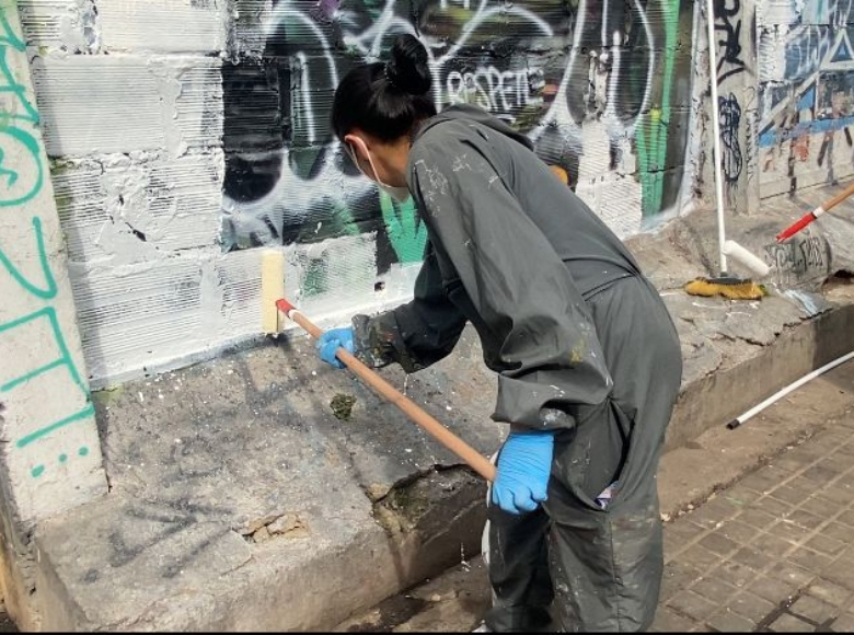 Se pintaron paredes en un tramo entre las calles 13 y 19. 