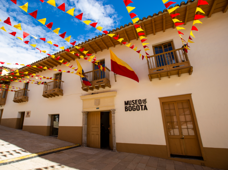 Visita el Museo de Bogotá-Sede Siete balcones está ubicado en la calle 10 # 3-61. ¡Toma nota! Sábado, domingo y festivos: 10:00 a. m. a 6:00 p. m. 