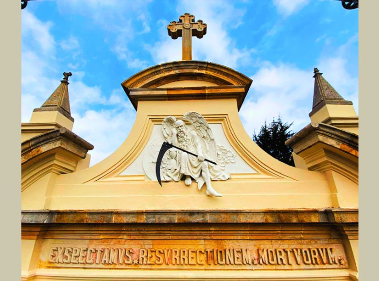 El Cementerio Central alberga las diferentes formas en que se concibe la muerte y los rituales fúnebres en las y los habitantes de Bogotá.