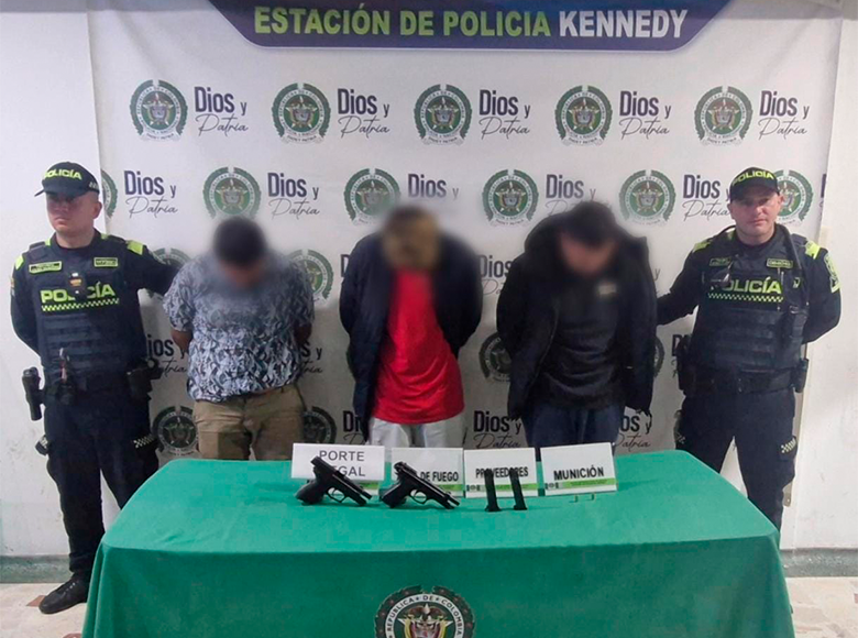 La Policía capturó a tres hombres por hurtar un vehículo en Usme. Los otros dos hombres que participaron en el robo fallecieron en el lugar.