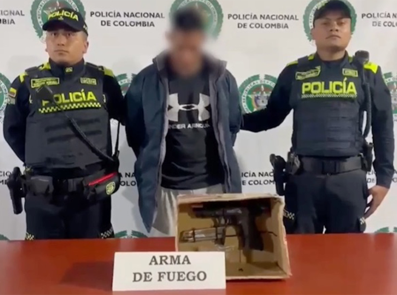 La Policía a través de unidades adscritas al grupo de transporte masivo de TransMilenio, capturaron en flagrancia a un hombre que portaba un arma traumática en una de las estaciones del sistema.