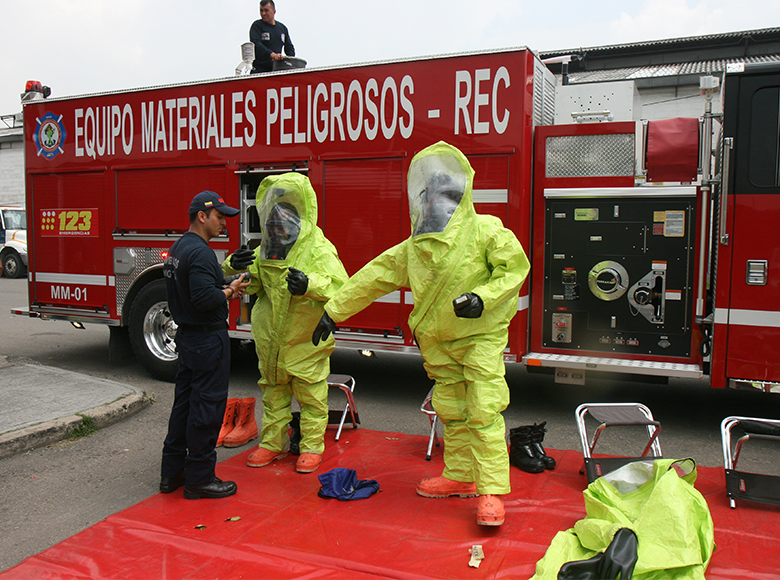 Máquina de materiales peligrosos o la MM01, cuya función es transportar a uniformados y sus equipos especializados para la atención de emergencias con sustancias y materiales peligrosos. 