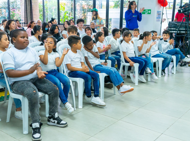 Las personas beneficiadas recibirán clases gratuitas de educación musical, impartidas por artistas formadores de la Orquesta Filarmónica.