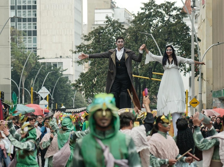 El desfile que recorrió la carrera Séptima hacia el sur, hasta llegar al edificio Murillo Toro, mostró la cultura y la diversidad que caracteriza a la ciudad. 