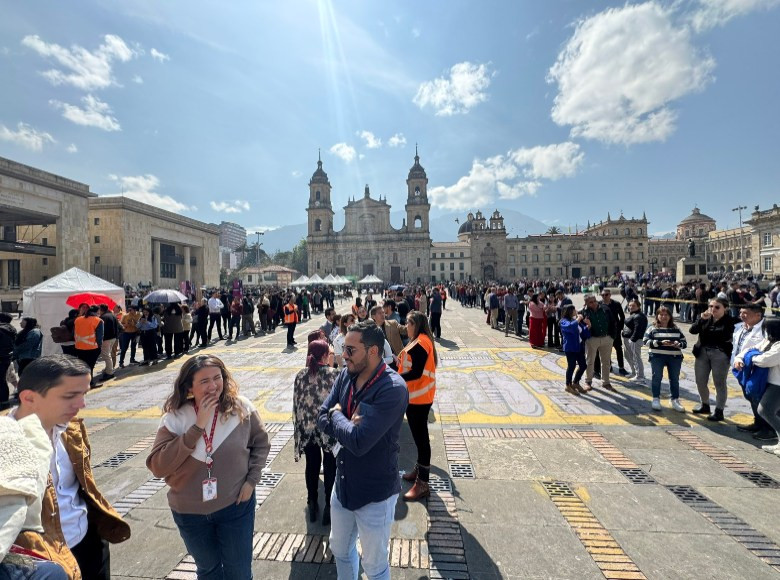 Así fue la participación en la jornada del Simulacro Distrital de Preparación de distintos funcionarios del centro de la ciudad, donde el punto de encuentro fue la Plaza de Bolívar.