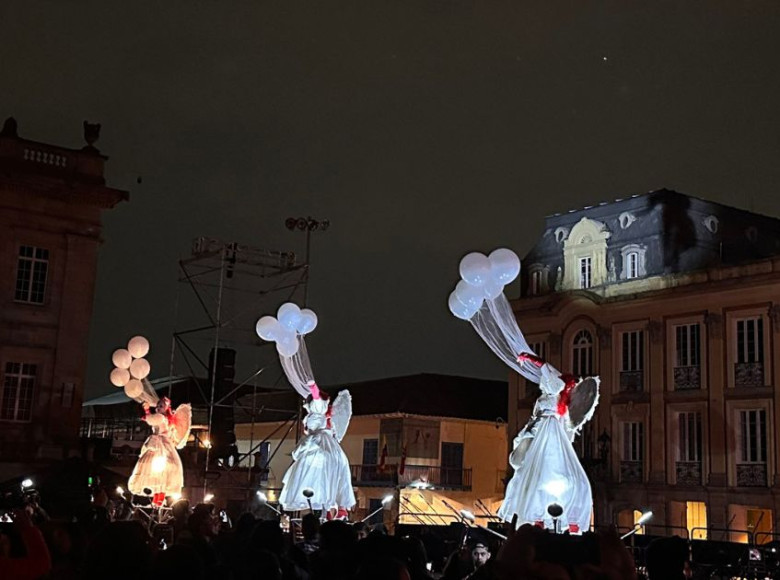 Este gran show se realiza por la inauguración de Festival Internacional de Artes Vivas de Bogotá (FIAV) Irá hasta el 14 de octubre. 