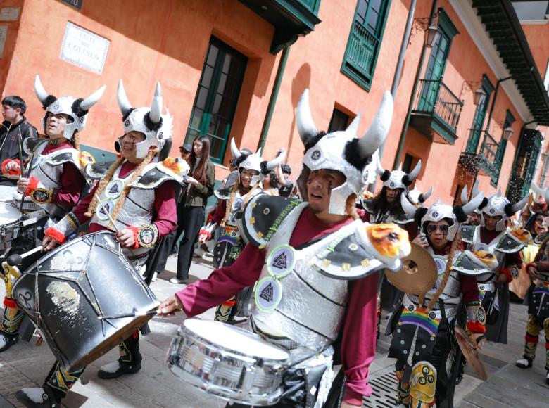 A partir de las 12:00 m., la localidad de La Candelaria se transformó en un escenario donde el color, música y alegría serán los protagonistas.