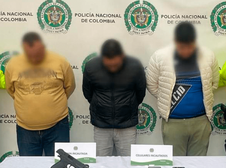 Cayeron ‘Los Mercantes’, dedicados al hurto de supermercados. Entre los capturados se encuentra alias ‘El Taxista’, líder de este grupo criminal, quien coordinaba los asaltos y conducía el taxi para delinquir.