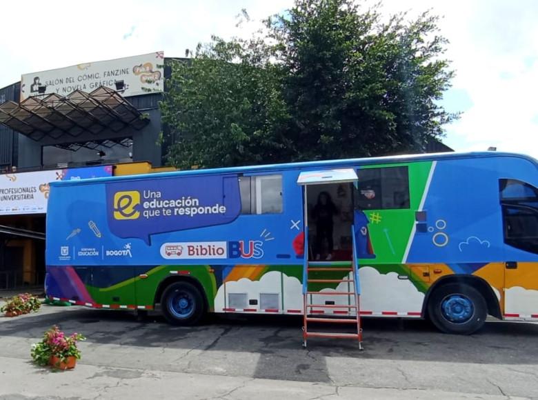 El Bibliobús estará prestando servicio todos los días durante la FILBo y cerrará sus puertas en este espacio el domingo 11 de mayo. El horario de atención es desde la apertura de puertas hasta las 5:00 p. m. Foto: SED.
