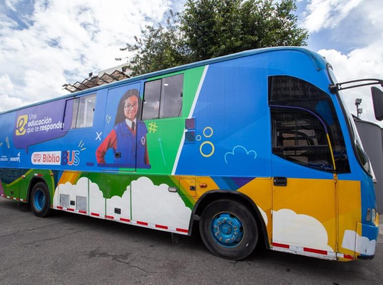 El Bibliobús es una estrategia bibliotecaria móvil de la Secretaría de Educación, que se centra en promover en los colegios oficiales de Bogotá el acceso libre y seguro a la biblioteca. Foto: SED.
