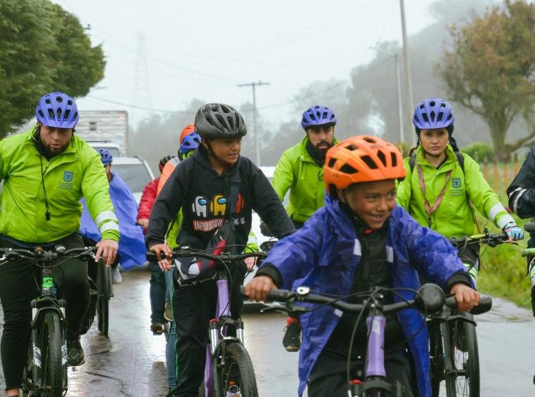 ‘Al Colegio en Bici’ cuenta con 130 rutas de confianza activas, de las cuales siete operan en zonas rurales de las localidades de Ciudad Bolívar y Usme.