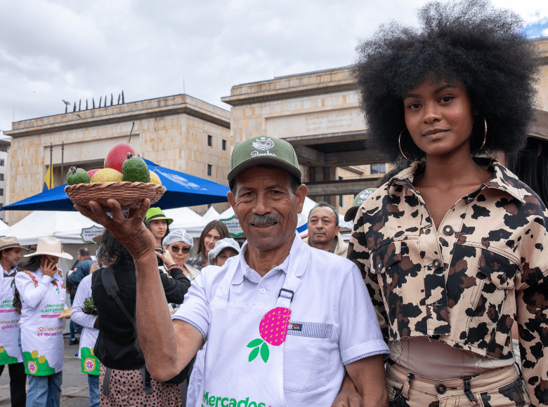 Los adultos mayores también sacaron una muestra de sus productos en el Gran Mercado Campesino.