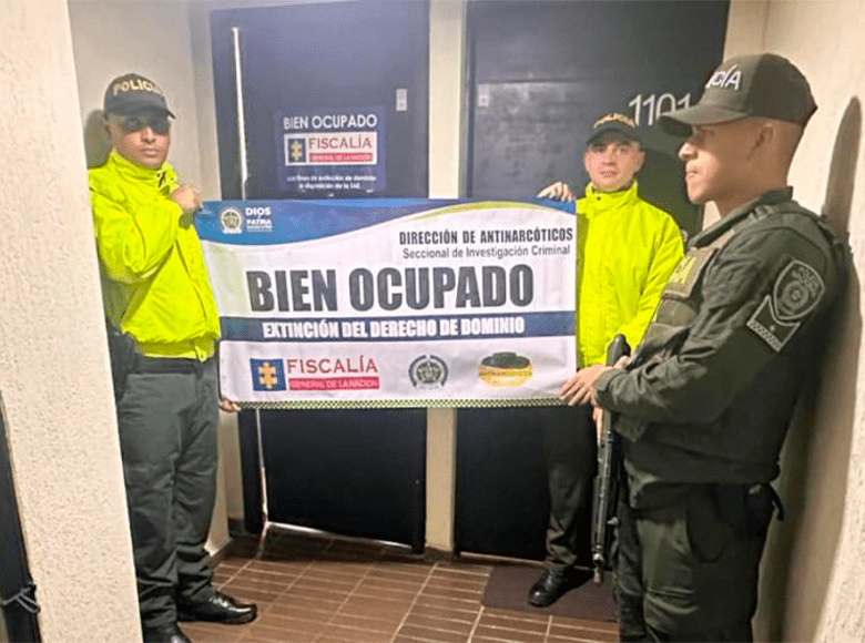 Medidas cautelares para 15 bienes vinculados al grupo criminal ‘Los Carboneros’. La extinción de dominio afecta a siete inmuebles, cinco vehículos, dos sociedades y un establecimiento de comercio, avaluados en más de $ 3.600 millones. 