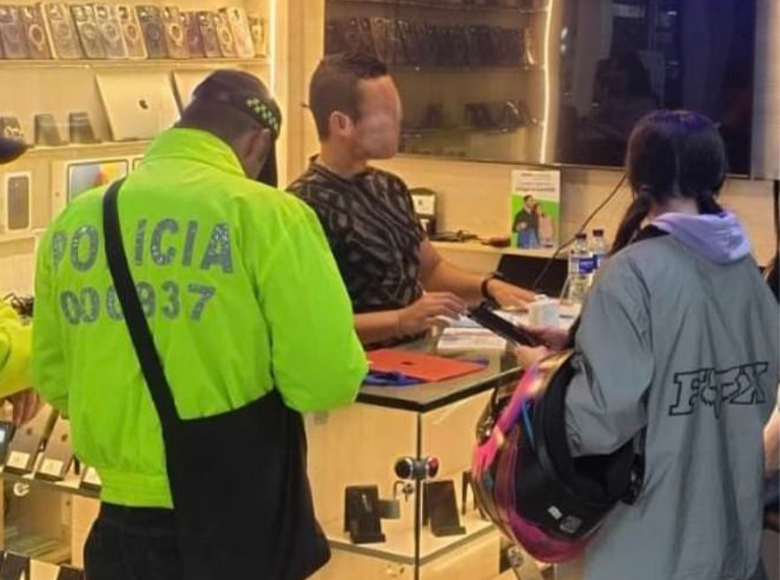60 celulares incautados y una persona detenida dejó operativo en Puente Aranda. Las autoridades inspeccionaron establecimientos dedicados a la compra, venta y reparación de celulares en un centro comercial de Puente Aranda.