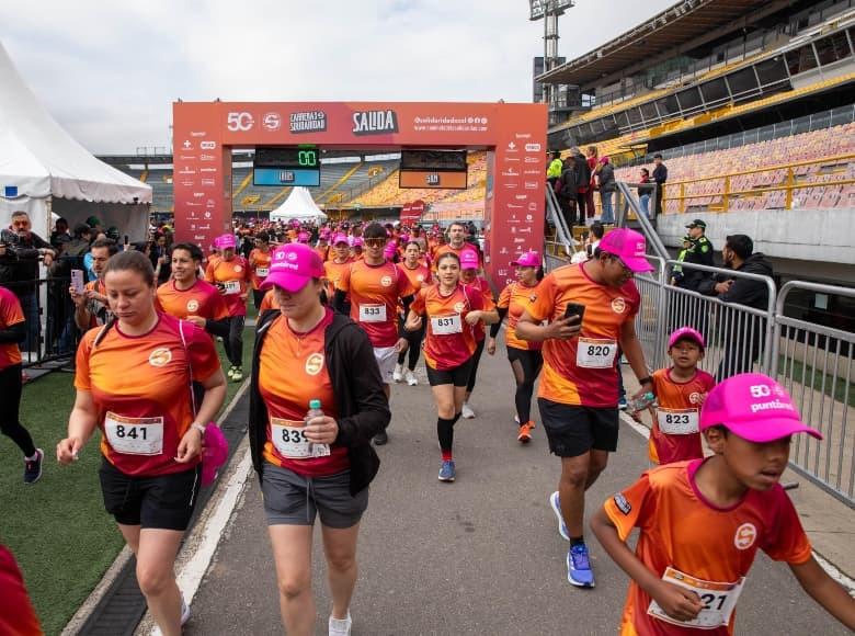 Familias y atletas se unieron a las tres categorías habilitadas para esta versión de la Carrera Caminata por la Solidaridad.