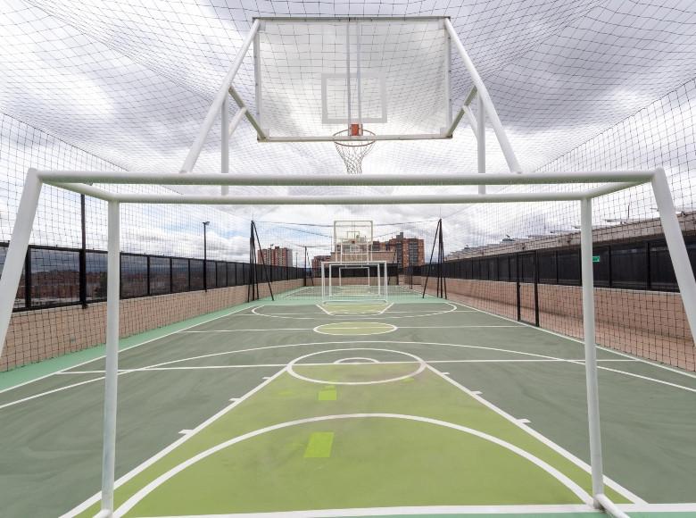 El colegio cuenta con zonas de recreación que ofrecen condiciones idóneas para desarrollar competencias académicas, tecnológicas, artísticas y deportivas. 