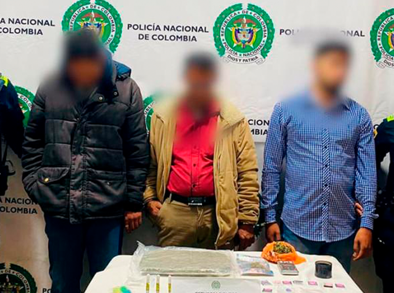 Las autoridades obtuvieron importantes resultados en seguridad durante la semana del 15 al 19 de septiembre de 2025. Como la detención de tres personas que transportaban marihuana en un taxi en Bogotá. 