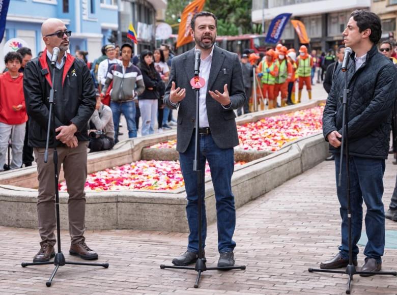 La Alcaldía Mayor de Bogotá y la Secretaría Distrital de Cultura, Recreación y Deporte lideraron la acción performática y colectiva 'Canto del río'.