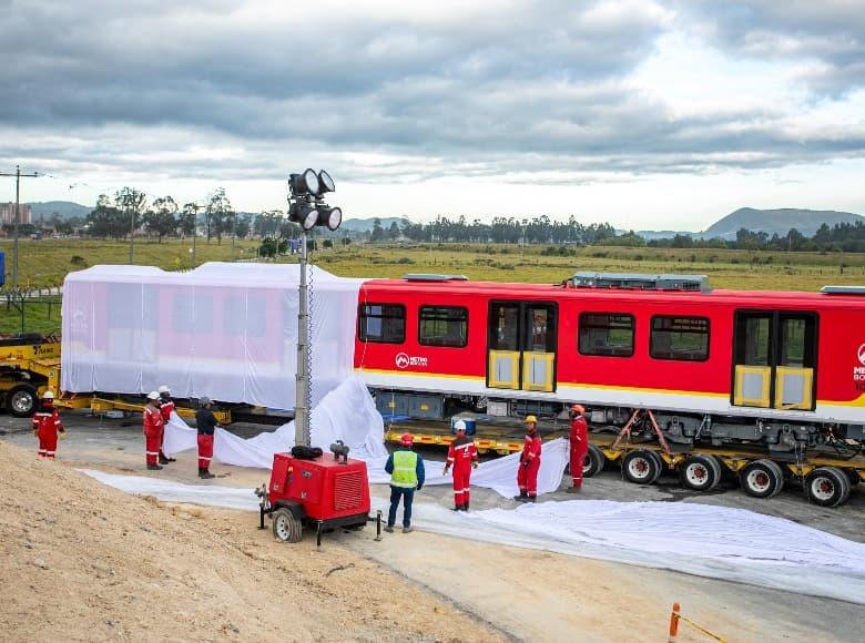 En fotos llegó primer tren Línea 1 del Metro de Bogotá al patio taller