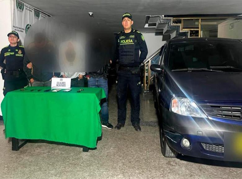 Con el Halcón de la Policía fueron recuperadas ocho motos hurtadas en Bogotá. En el lugar, estaban dos hombres empujando la motocicleta dentro del lote, por lo que fueron detenidos. 