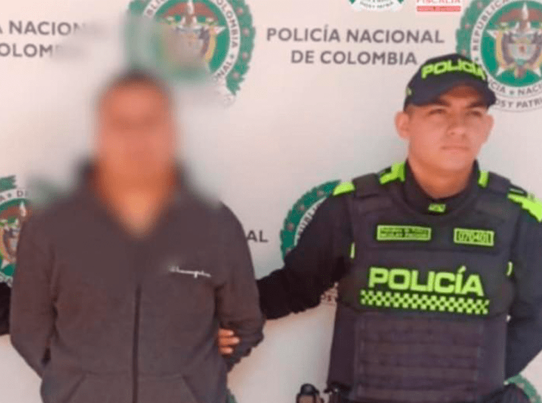 Hombre enviado a la cárcel por haber abusado de su hijastra menor de edad. Los hechos ocurrieron entre 2022 y 2023 en San Cristóbal. Al parecer, el procesado aprovechó su condición de padrastro para abusarla.