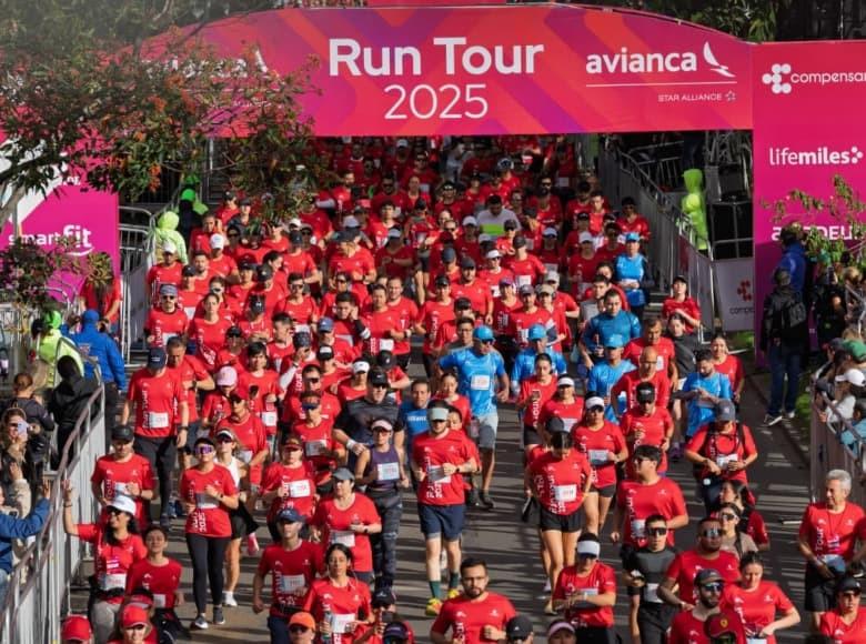 Los asistentes del Run Tour Avianca iniciaron esta prueba en la zona de concentración en la Plazoleta Alfiles ubicada en el Centro Comercial Gran Estación.