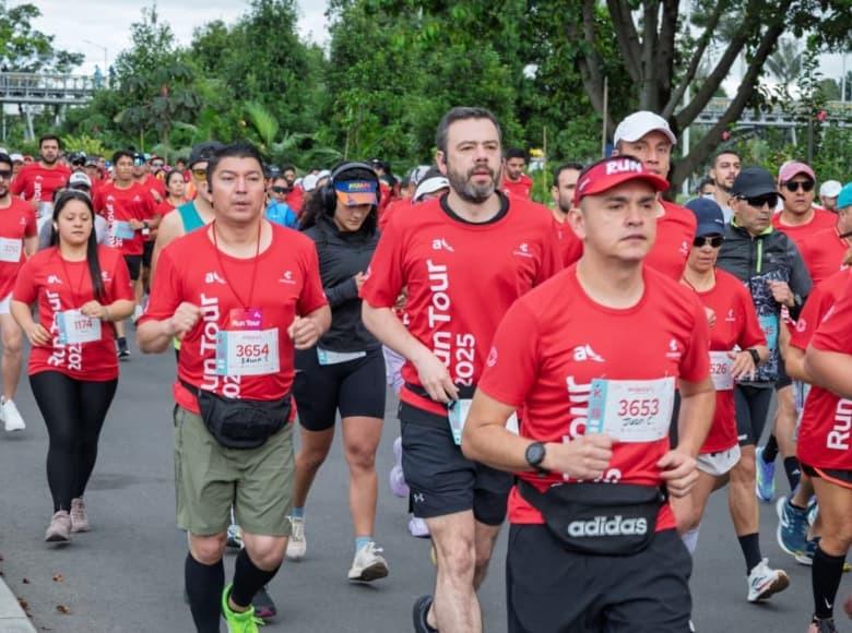 A esta competencia se sumó el alcalde Mayor de Bogotá, Carlos Fernando Galán, para apoyar las iniciativas, proyectos sociales y ambientales que impulsa el Run Tour Avianca.
