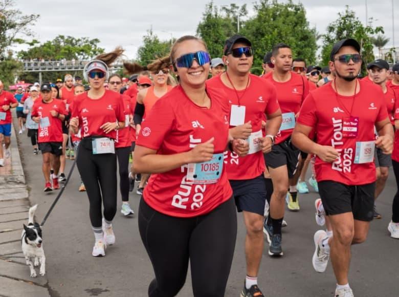 La carrera que cada año reúne a miles de corredores en torno al deporte y el deseo de apoyar a quienes más lo necesitan.