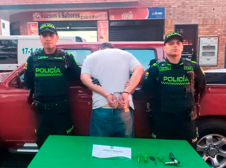 Cayó el ‘Llave maestra’, dedicado al hurto de vehículos por halado. Durante el procedimiento se hallaron varios controles y herramientas con las que alteraban sistemas de seguridad para abrir y hurtar carros.