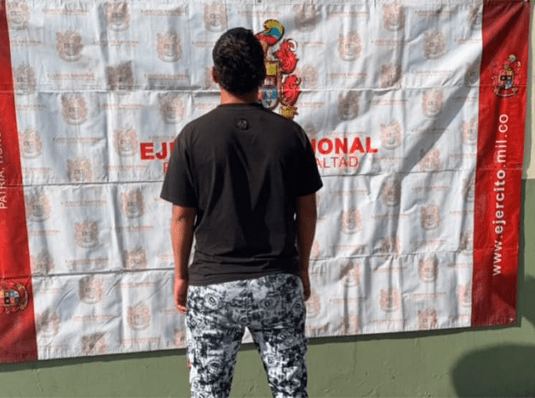 Presunto integrante del Clan del Golfo se presentó ante las autoridades en Bogotá. El hombre manifestó su intención de abandonar las filas del Frente Jáder Benítez Pantoja, motivado por la constante presión militar.