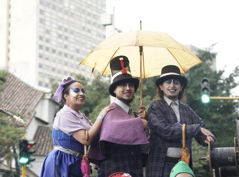 Personajes clásicos y ancestrales, universos fantásticos y la esencia de nuestros barrios,adornaron este maravilloso desfile.
