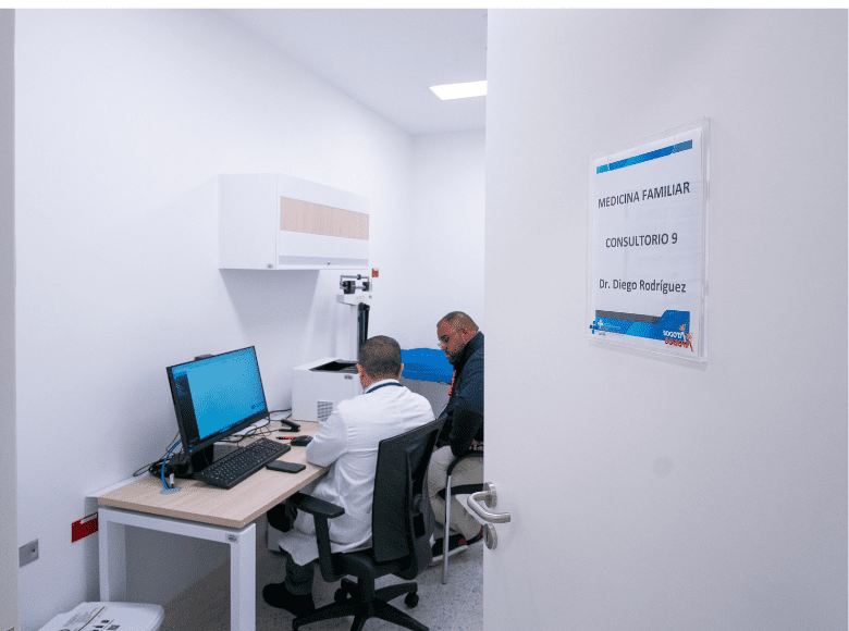 En el consultorio de medicina familiar del SER Hospital de Usme ya se atienden los primeros pacientes, fortaleciendo la prevención y el manejo integral de enfermedades crónicas.