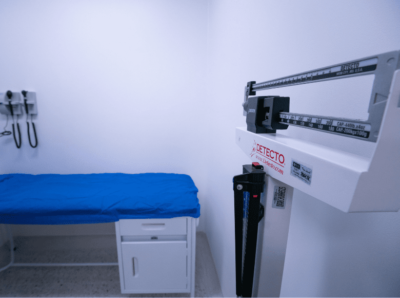 Los consultorios del SER Hospital de Usme cuentan con dotación médica nueva y equipos para valoración integral de los pacientes, fortaleciendo la capacidad resolutiva desde la atención primaria.